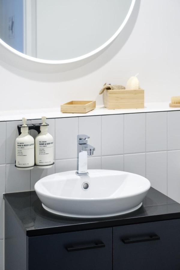 Studio Apartments At Aurora Near Melbourne Port Exteriör bild